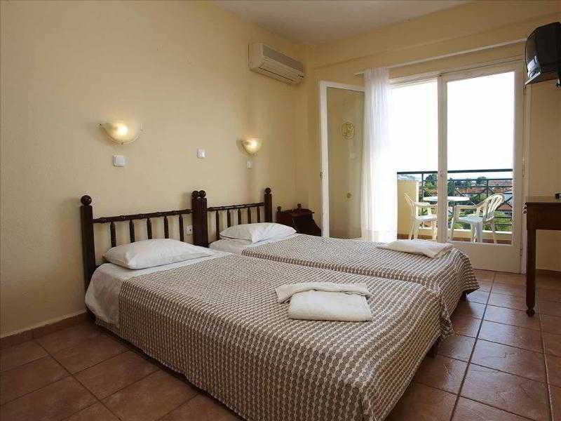 Julia Hotel Szkála Fúrkasz Kültér fotó